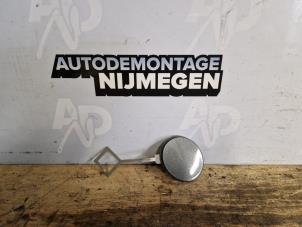Gebruikte Afdekkap Sleepoog voor Peugeot 208 I (CA/CC/CK/CL) 1.2 Vti 12V PureTech 82 Prijs op aanvraag aangeboden door Autodemontage Nijmegen