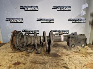 Gebruikte Mac Phersonpoot links-voor Lexus CT 200h 1.8 16V Prijs op aanvraag aangeboden door Autodemontage Nijmegen