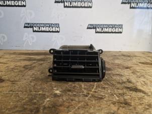 Gebruikte Luchtrooster Dashboard Mazda 6 SportBreak (GJ/GH/GL) 2.2 SkyActiv-D 150 16V Prijs op aanvraag aangeboden door Autodemontage Nijmegen