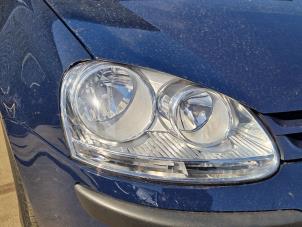 Gebruikte Rechter Koplamp Volkswagen Golf V (1K1) 1.9 TDI Prijs op aanvraag aangeboden door Autodemontage Nijmegen