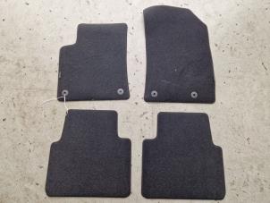 Nieuwe Matten Set Opel Crossland (X) 1.2 12V Euro 6 Prijs op aanvraag aangeboden door Autodemontage Nijmegen