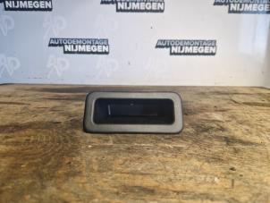 Gebruikte Handgreep Achterklep Mazda 3 (BM/BN) 2.0 SkyActiv-G 120 16V Prijs op aanvraag aangeboden door Autodemontage Nijmegen