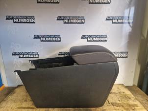 Gebruikte Armsteun Mazda 3 (BM/BN) 2.0 SkyActiv-G 120 16V Prijs op aanvraag aangeboden door Autodemontage Nijmegen