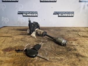 Gebruikte Slotmechaniek Motorkap Ford Focus C-Max 1.6 16V Prijs op aanvraag aangeboden door Autodemontage Nijmegen