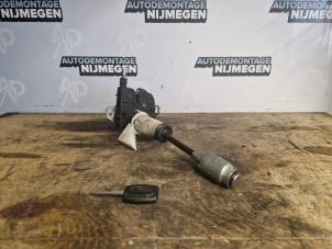 Gebruikte Slotmechaniek Motorkap Ford Focus C-Max 1.6 16V Prijs op aanvraag aangeboden door Autodemontage Nijmegen