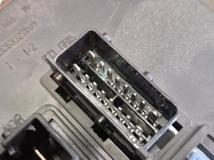 Computer Body Control van een Citroën C4 Picasso (UD/UE/UF) 1.6 16V THP 155 2011