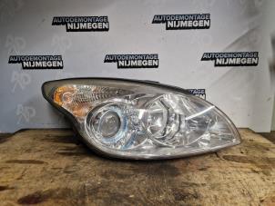 Gebruikte Koplamp rechts Hyundai i30 (FD) 1.6 CVVT 16V Prijs op aanvraag aangeboden door Autodemontage Nijmegen