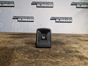 Gebruikte Schakelaar Elektrisch Raam Dacia Sandero II 0.9 TCE 12V Prijs op aanvraag aangeboden door Autodemontage Nijmegen