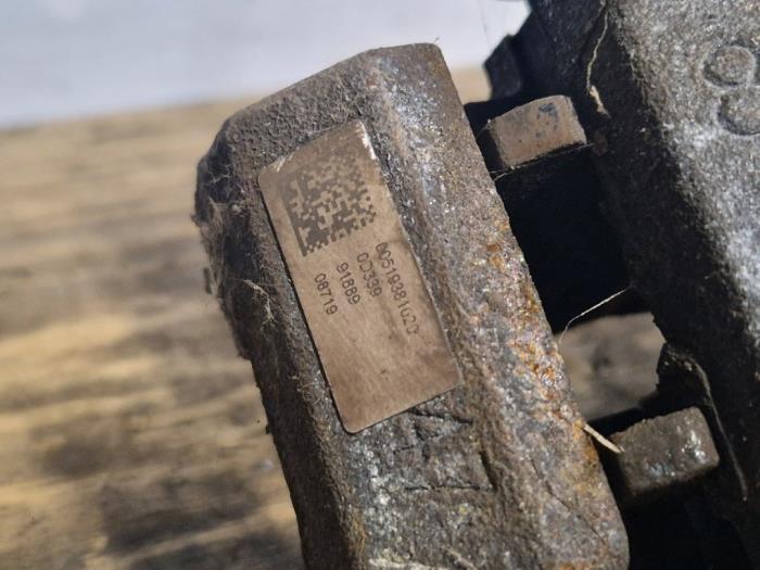 Remklauw (Tang) links-voor van een Fiat 500 (312) 1.2 2019