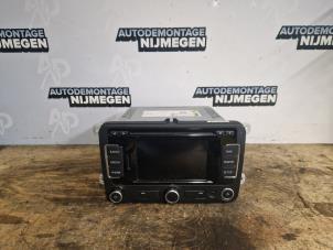 Gebruikte Navigatie Display Volkswagen Polo V (6R) 1.2 12V BlueMotion Technology Prijs op aanvraag aangeboden door Autodemontage Nijmegen