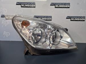 Gebruikte Koplamp rechts Opel Astra H (L48) 1.4 16V Twinport Prijs op aanvraag aangeboden door Autodemontage Nijmegen