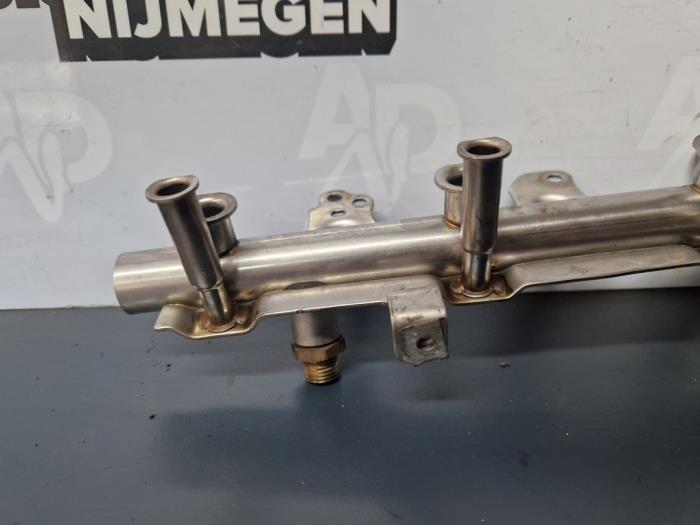 Injector brug van een Audi A5 Sportback (8TA) 2.0 TFSI 16V Quattro 2010