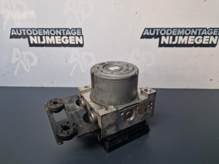 ABS Pomp van een Opel Vivaro 1.6 CDTI 95 Euro 6 2018