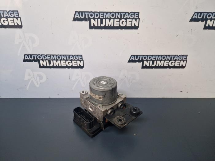 Gebruikte ABS Pomp Opel Vivaro 1.6 CDTI 95 Euro 6 Prijs op aanvraag aangeboden door Autodemontage Nijmegen