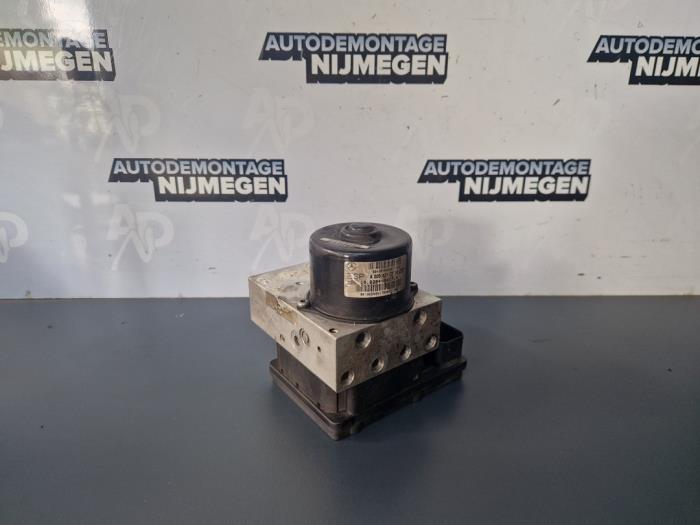 Gebruikte ABS Pomp Mercedes CLK (R209) 3.2 320 V6 18V Prijs op aanvraag aangeboden door Autodemontage Nijmegen