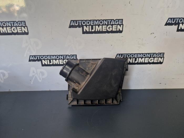 Gebruikte Luchtfilterhuis Ford Fiesta 7 1.1 Ti-VCT 12V 75 Prijs op aanvraag aangeboden door Autodemontage Nijmegen