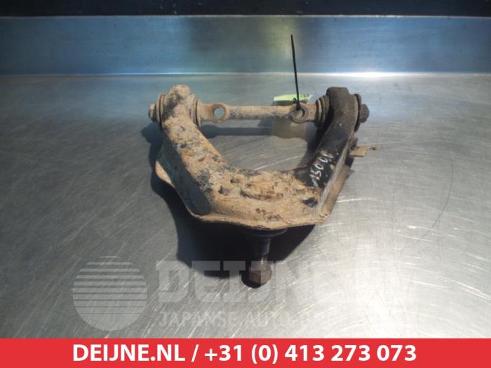 Nissan Terrano Querlenker oben links vorne O380577