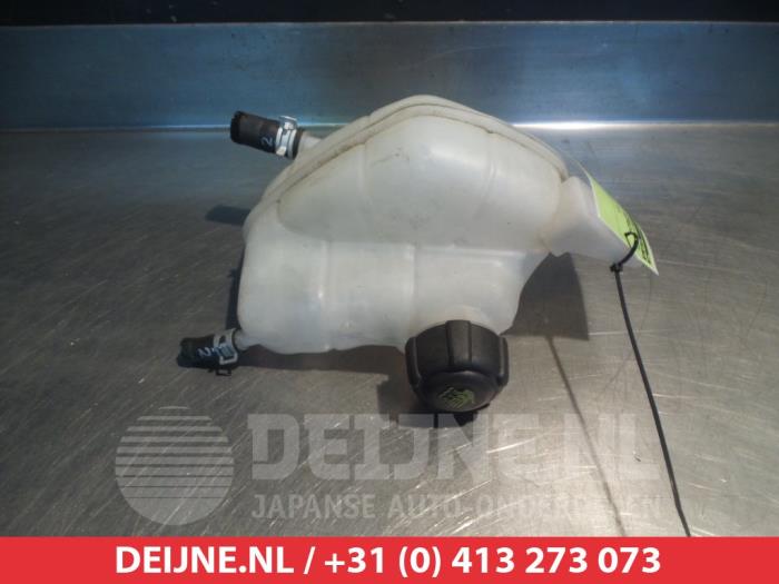 Nissan Qashqai Expansion vessel O341521