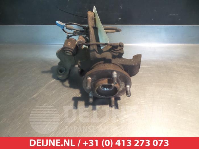Nissan Primera Achsschenkel links vorne O322499