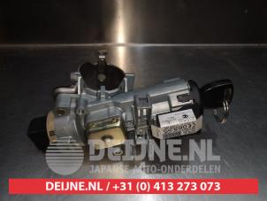 Mazda 2 Ignition lock + key O334737 photo 2
