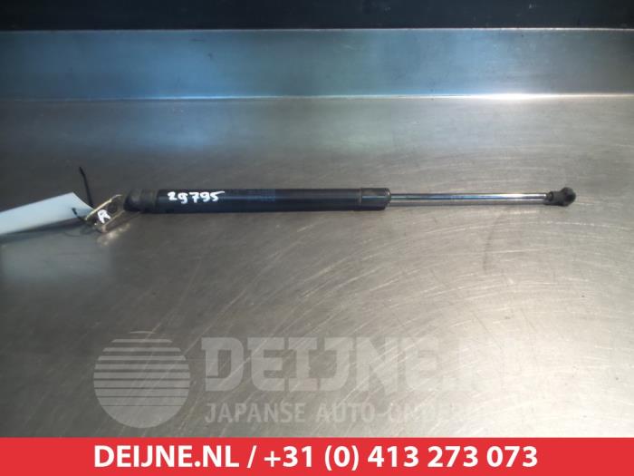 Nissan Primera Gasdemper rechts-achter O294830