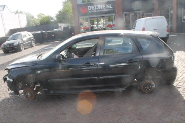 Mazda 3 Portier 4Deurs links-voor O272175
