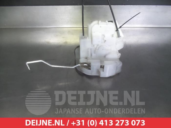 Subaru Impreza Deurslot Mechaniek 4Deurs rechts-voor O280860