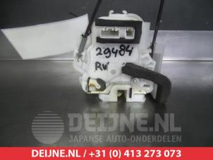 Subaru Impreza Front door lock mechanism 4-door, right O280860 photo 2