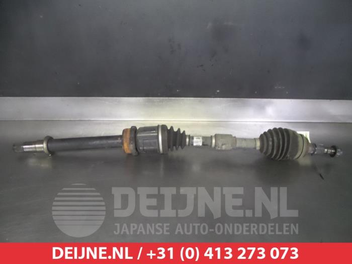 Gebruikte Aandrijfas rechts-voor Toyota Avensis Wagon (T25/B1E) 2.2 D-4D 16V D-CAT Prijs € 60,00 Margeregeling aangeboden door V.Deijne Jap.Auto-onderdelen BV