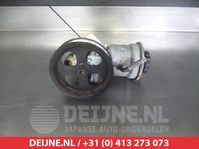Gebruikte Pomp Servo Toyota Avensis Wagon (T25/B1E) 2.2 D-4D 16V D-CAT Prijs € 35,00 Margeregeling aangeboden door V.Deijne Jap.Auto-onderdelen BV