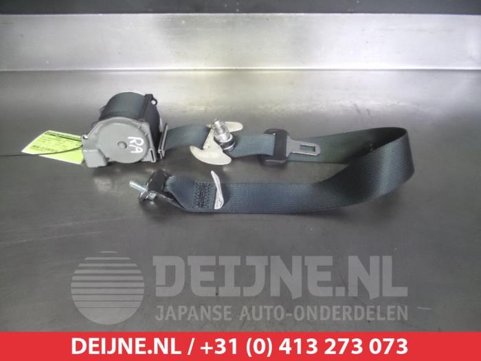 Mitsubishi Outlander Rear seatbelt, right O315997