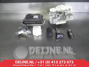 Gebruikte Set Cilindersloten (compleet) Mazda 3 (BM/BN) 2.0 SkyActiv-G 120 16V Prijs € 75,00 Margeregeling aangeboden door V.Deijne Jap.Auto-onderdelen BV