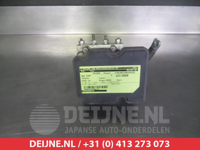 Gebruikte ABS Pomp Toyota Aygo (B40) 1.0 12V VVT-i Prijs € 50,00 Margeregeling aangeboden door V.Deijne Jap.Auto-onderdelen BV