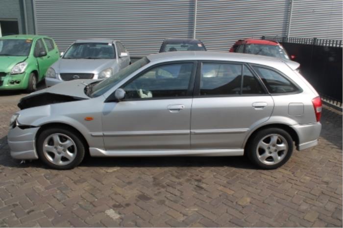 Mazda 323 Tür 4-türig links vorne O272101