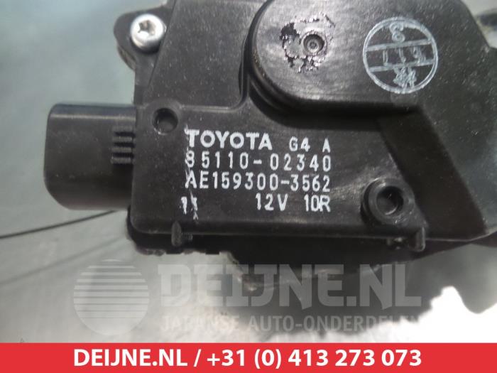 Ruitenwissermotor voor van een Toyota Auris (E18) 1.8 16V Hybrid 2015
