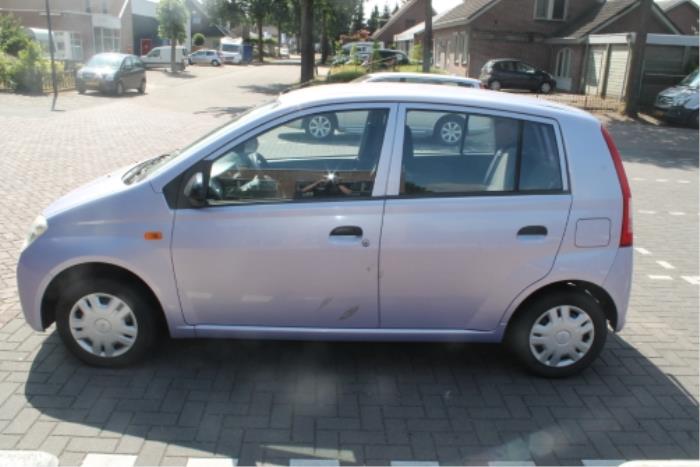 Daihatsu Cuore Tür 4-türig links vorne O272737