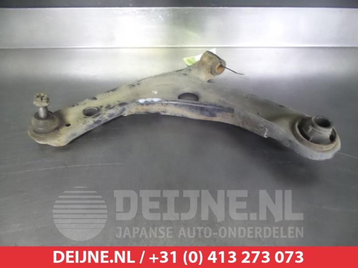 Toyota Urban Cruiser Draagarm onder links-voor O381845