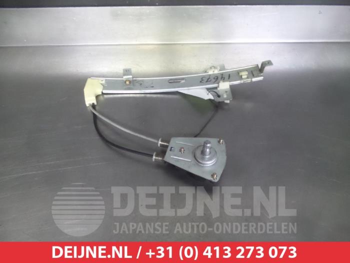 Suzuki Baleno Rear door window mechanism 4-door, right O291651