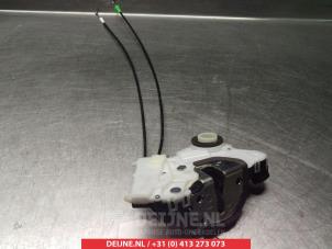 Toyota Yaris Front door lock mechanism 4-door, right O281273 photo 2