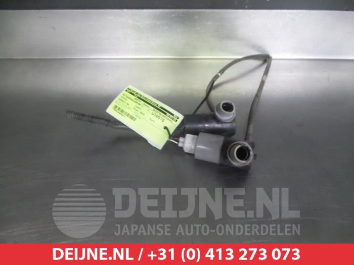 Toyota Avensis Ruitensproeierpomp voor O340981
