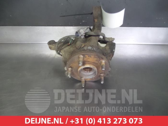 Toyota Previa Fusee links-voor O323091