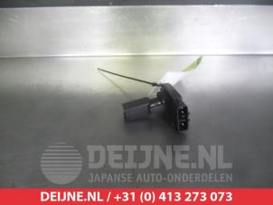 Luchthoeveelheidsmeter van een Toyota Corolla Verso (R10/11) 2.0 D-4D 16V 2004