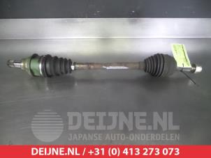 Gebruikte Aandrijfas links-voor Daihatsu YRV (M2) 1.3 16V DVVT Prijs op aanvraag aangeboden door V.Deijne Jap.Auto-onderdelen BV