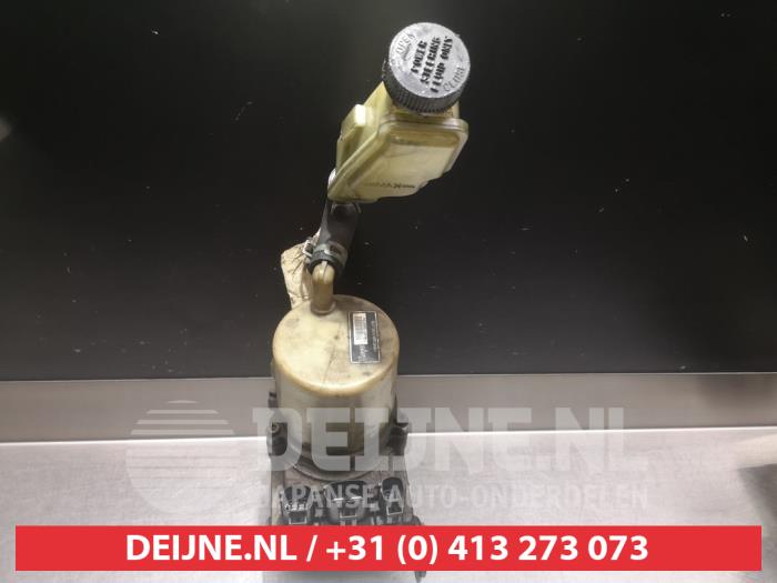 Gebruikte Servopomp Mazda 3 (BK12) 1.6 CiTD 16V Prijs € 100,00 Margeregeling aangeboden door V.Deijne Jap.Auto-onderdelen BV