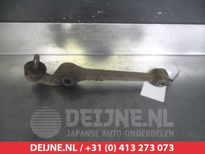 Daihatsu Young RV Draagarm onder links-voor O381661