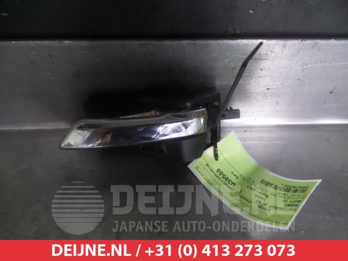 Suzuki Swift Portiergreep 4Deurs links-voor O277381