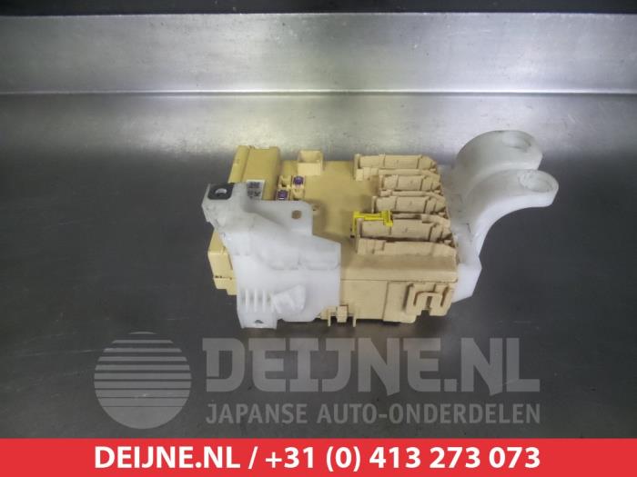 Toyota Auris Fuse box O350354