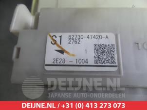 Toyota Prius Plus Zekeringkast O350347 foto 2