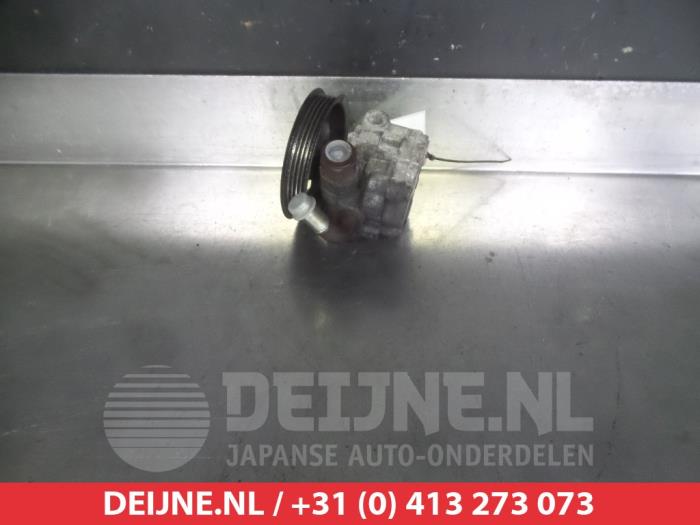 Gebruikte Pomp Servo Toyota Avensis Wagon (T25/B1E) 2.0 16V D-4D Prijs € 25,00 Margeregeling aangeboden door V.Deijne Jap.Auto-onderdelen BV