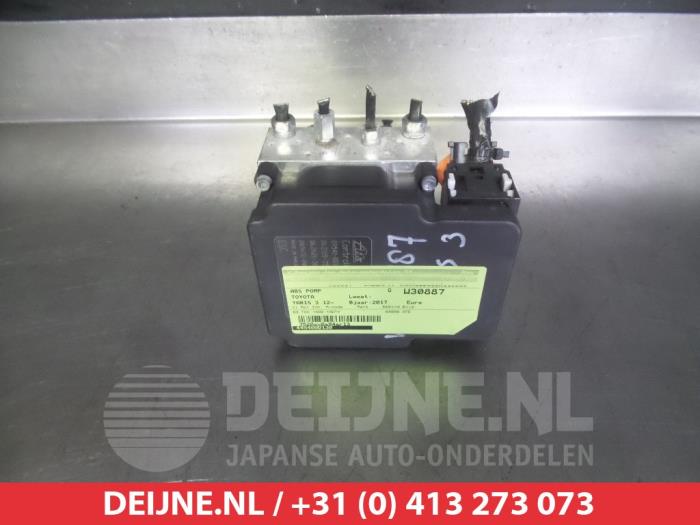 Gebruikte ABS Pomp Toyota Yaris III (P13) 1.4 D-4D-F Prijs € 60,00 Margeregeling aangeboden door V.Deijne Jap.Auto-onderdelen BV